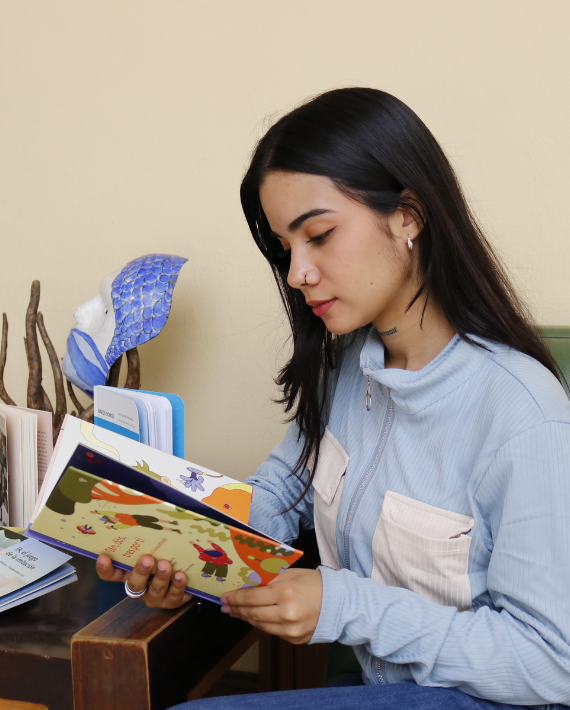 Lo bueno de leer libros raros: Comfenalco Antioquia presenta sus novedades en la FilBo 2025